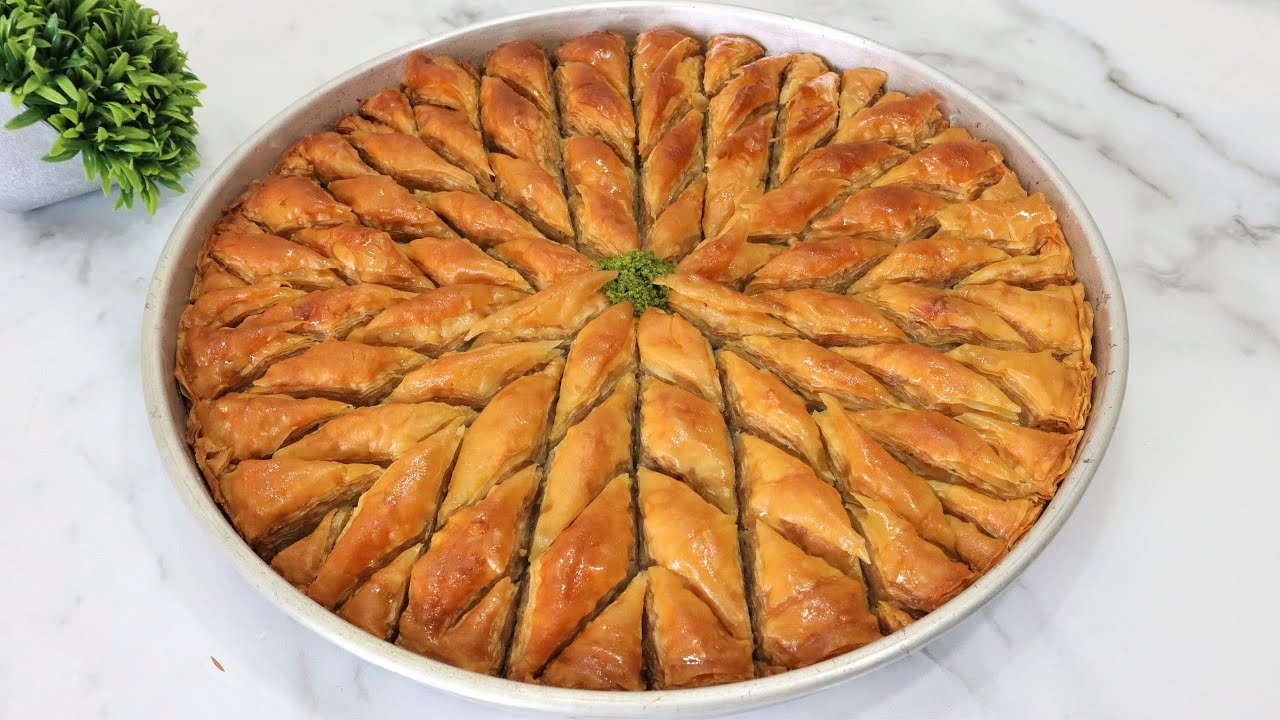 CEVİZLİ EV BAKLAVASI TARİFİ (Tek Tek Yufka A&ccedil;mak Yok!) 😍 P&Uuml;F NOKTALARIYLA TAM KIVAMINDA BAKLAVA