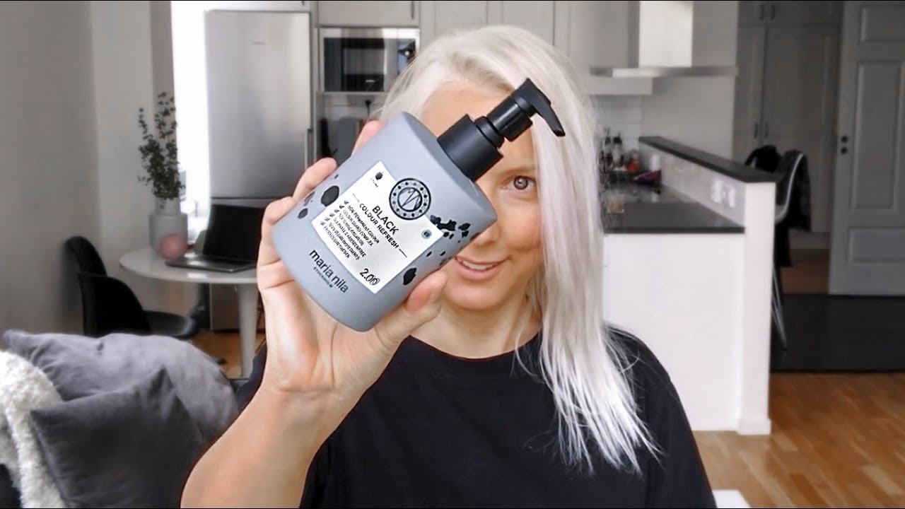 DARK ROOTS WITH MARIA NILA COLOUR REFRESH BLACK IN BLOND HAIR
