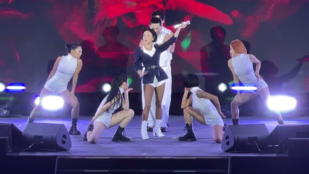 HWASA - TWIT & Maria fancam at Korea Brand Entertainment Expo 11-07-25