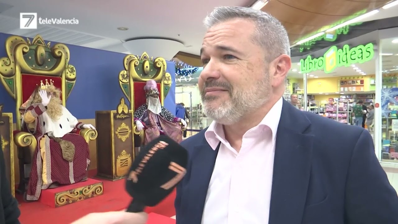 Los Reyes Magos visitan Nuevo Centro para recoger las cartas de los más pequeños