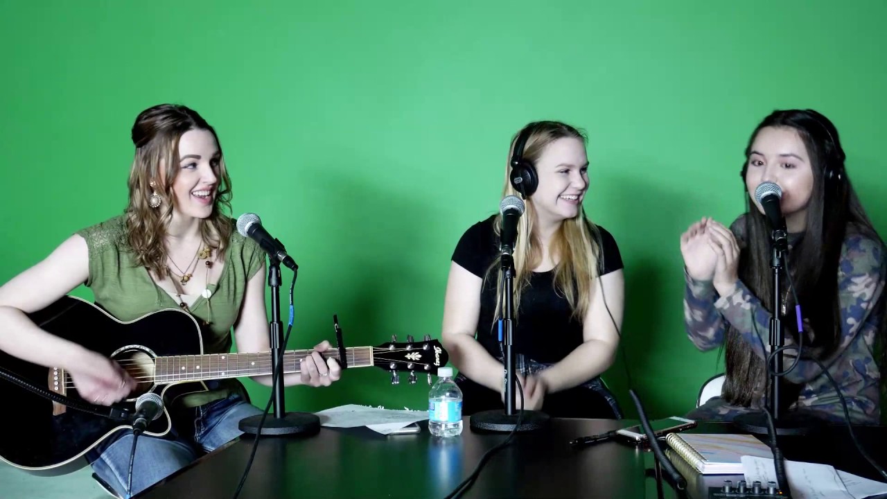 Slate Me guest Abby Joy sings live, raw and unplugged.