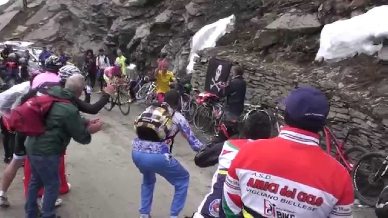 Colle delle Finestre Giro d'Italia 2015 (HD) Passaggio ai 500 metri dal GPM