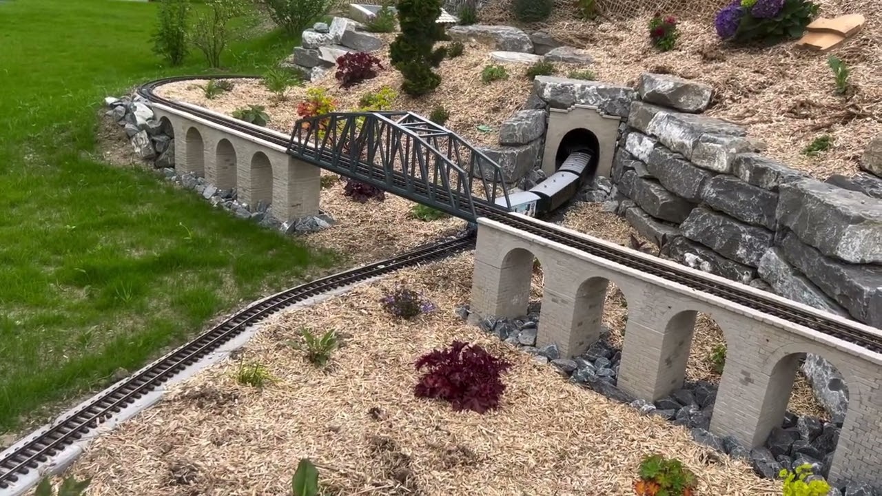 Lgb Gartenbahn fahrt mit der Räthia