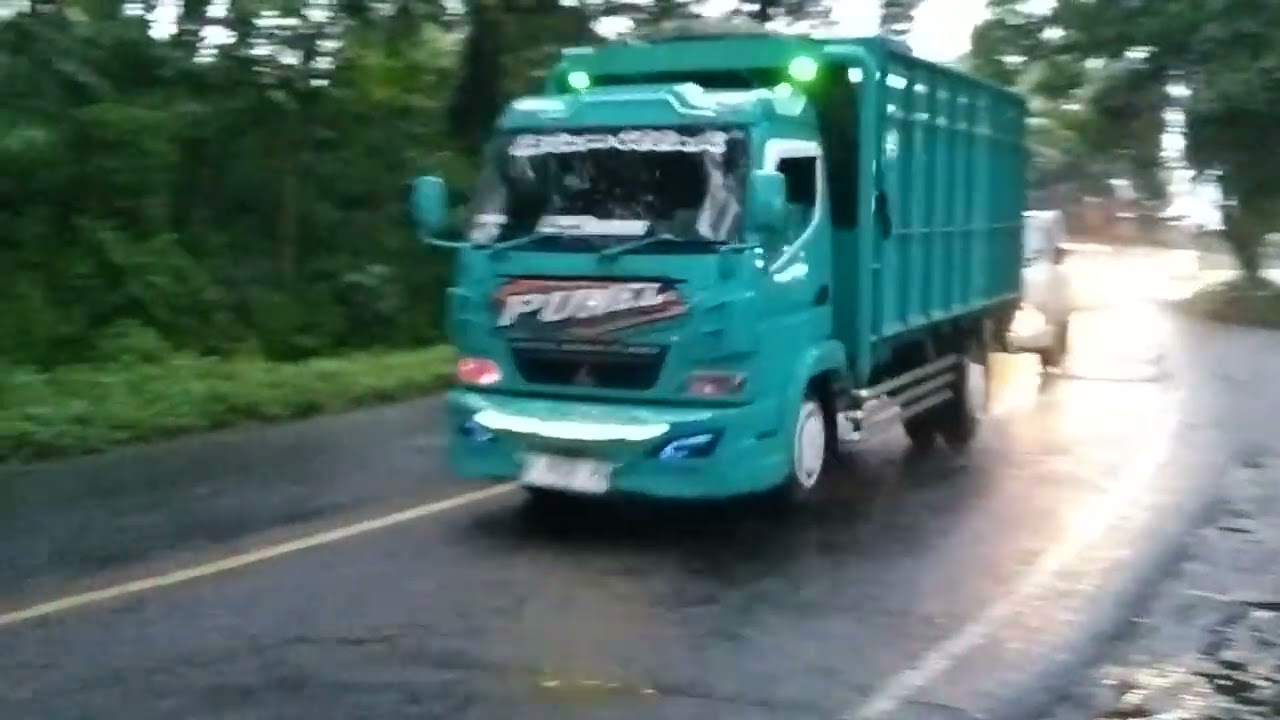 Hunting sore truck muatan bersaing gas pool ditikungan nanjak sor Saman gede lahor 