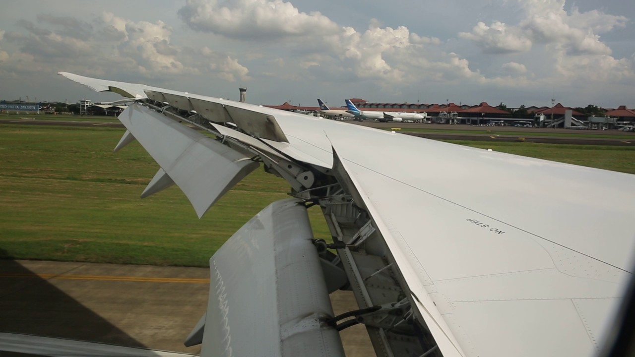 Qatar Airways A7-BCT landing at Soekarno-Hatta Airport in Jakarta