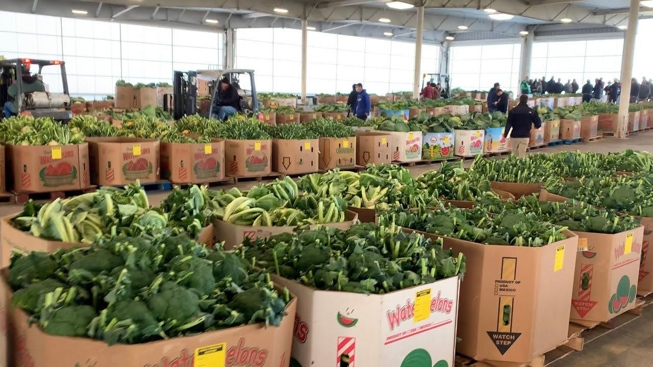 Аукцион сельскохозяйственной продукции амишей в Леоле, штат Пенсильвания.
