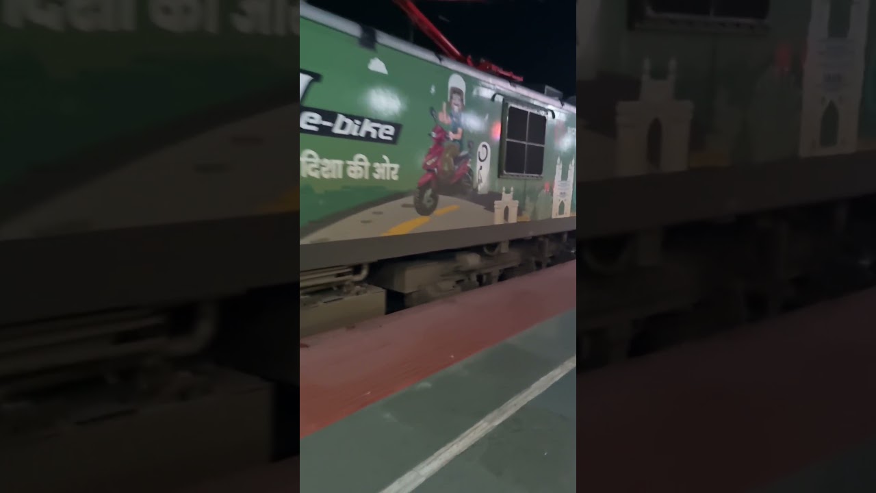 12431 Thiruvananthapuram Rajdhani Arriving Kozhikode Jn #wap7 #tvcrajdhani #brcwap7