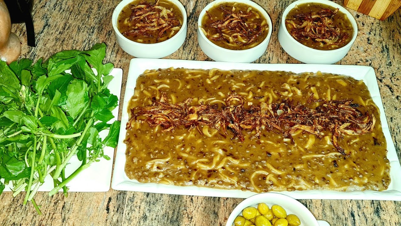 أكلة رقاقة العدس او الرشتايه الآن هو موسم طبخها في هذه الأجواء البارده