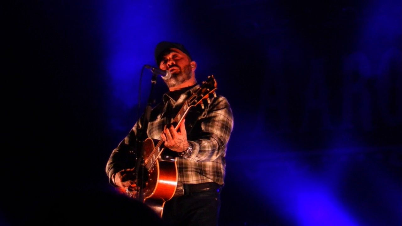Aaron Lewis Calms Down Fight with Singing Open Arms Outside Live at The Trocadero Phila Feb 2 2017