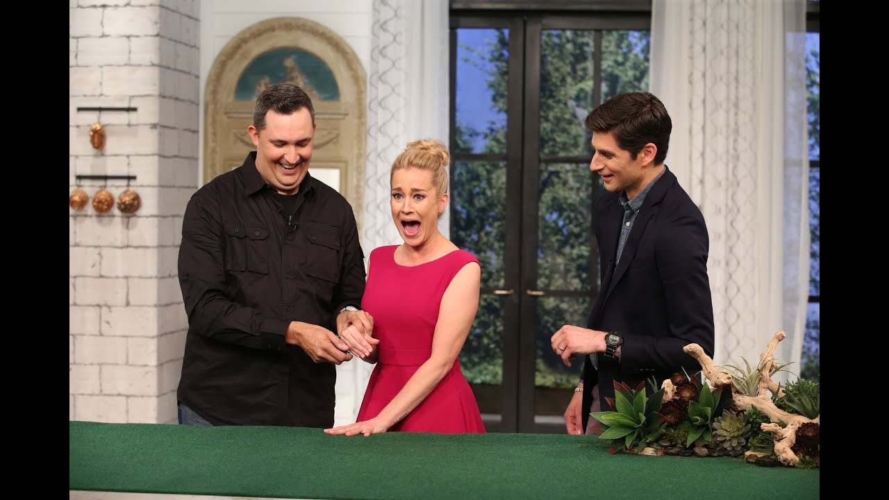 Kellie's Close Encounter with a Tarantula! (Extended) - Pickler & Ben