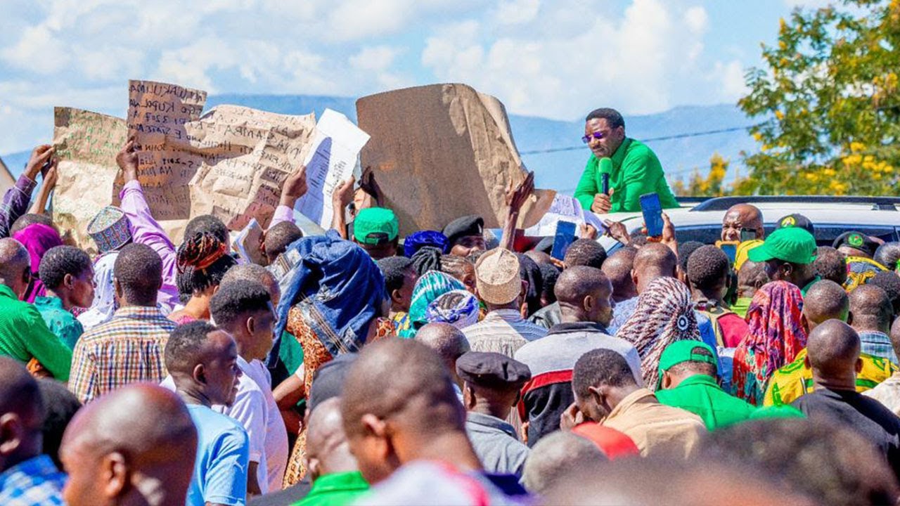 🟢LIVE: MAKONDA AWUWASHA MOTO IRINGA ANASIKILIZA KERO ZA WANANCHI MUDA HUU