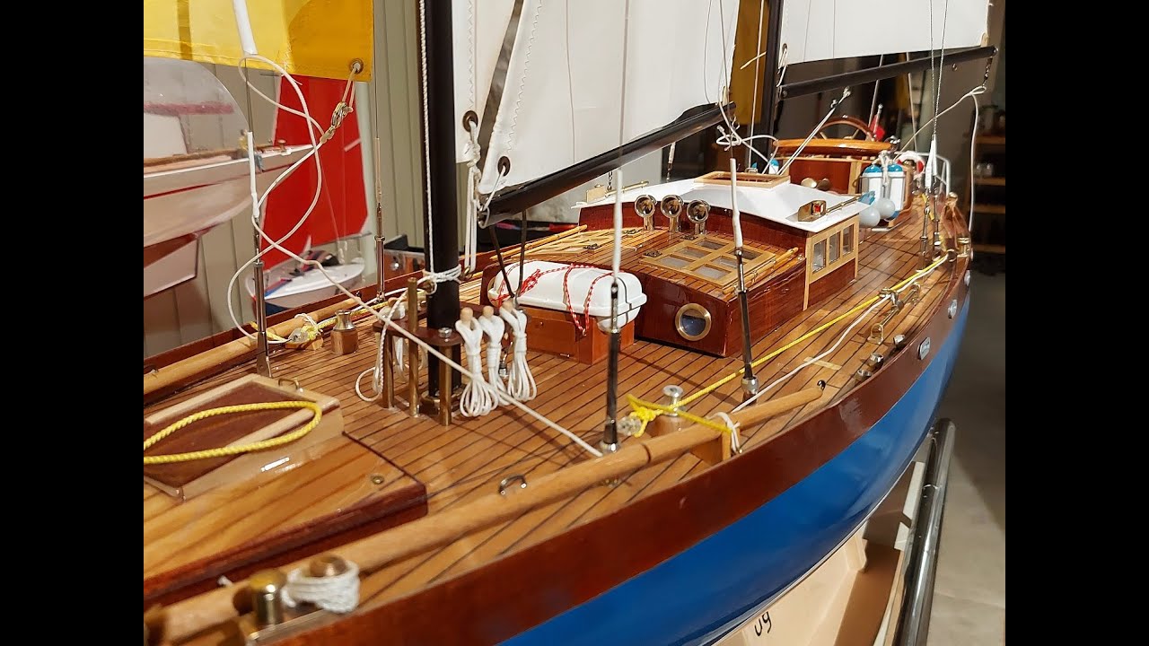 Ein-  und Auswassern einer RC - Segelyacht