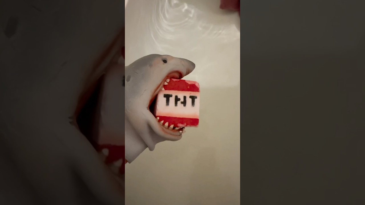 MINECRAFT TNT EXPLODES SHARK PUPPET!