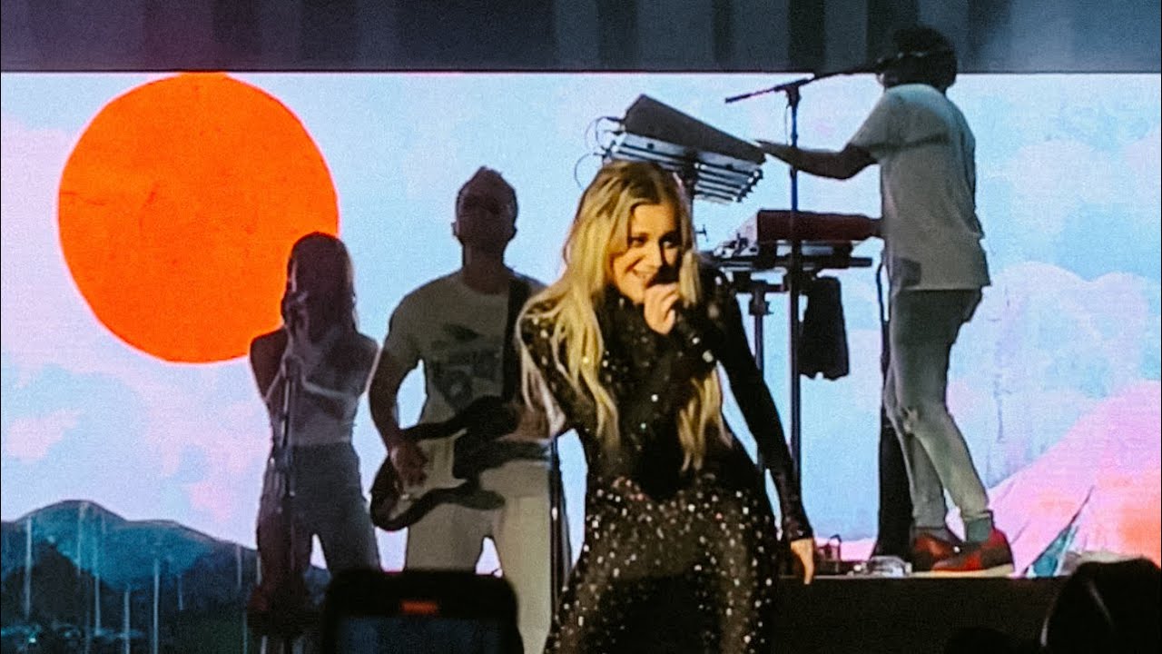 I GUESS THEY CALL IT FALLIN' - Kelsea Ballerini - LA Greek Theater