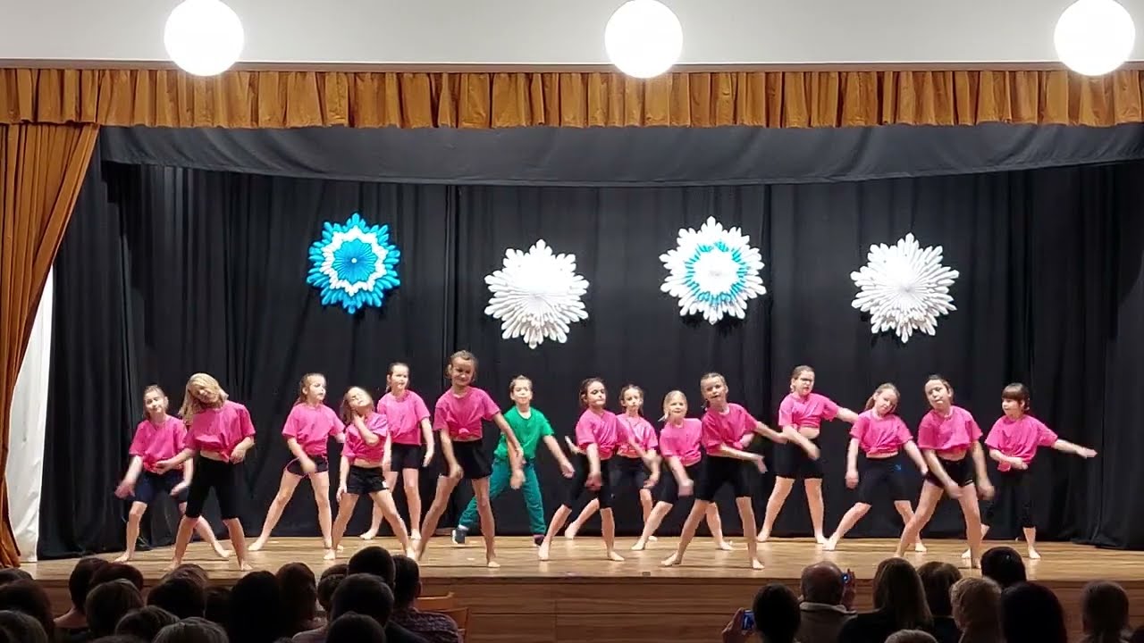 Vánoční besídka ZŠ a MŠ Slavkov u Opavy - zumba malí