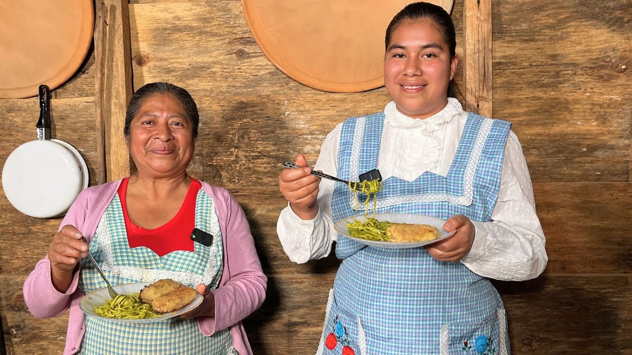 Espagueti Verde con Croquetas de Atún, una receta que compartimos juntas