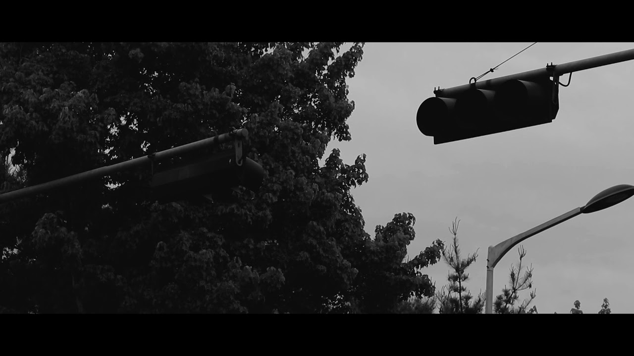 집 오는 길 흑백 영상으로 담기