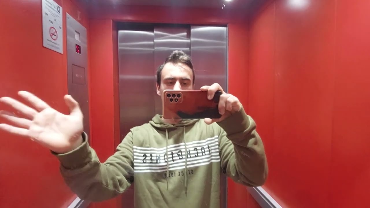 Omega lift in a 5 story in Reus