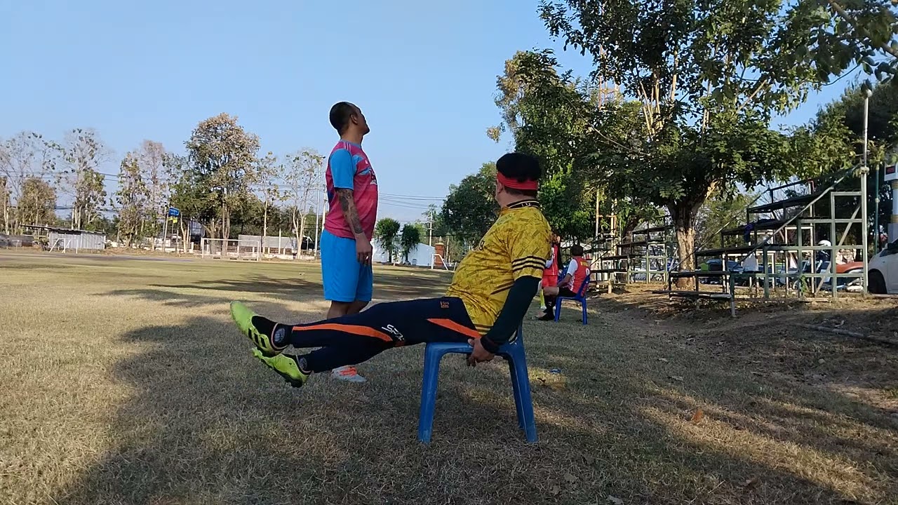 คนมักบอล