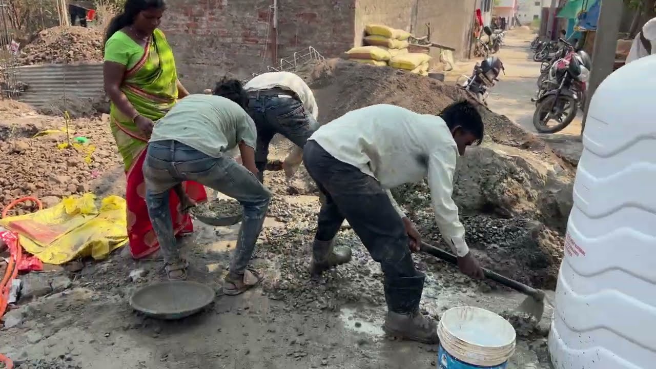 कामाची काय लाज आहे बीगारी काम आमी लेकर बाळ घेऊन करालो 🥺🤔