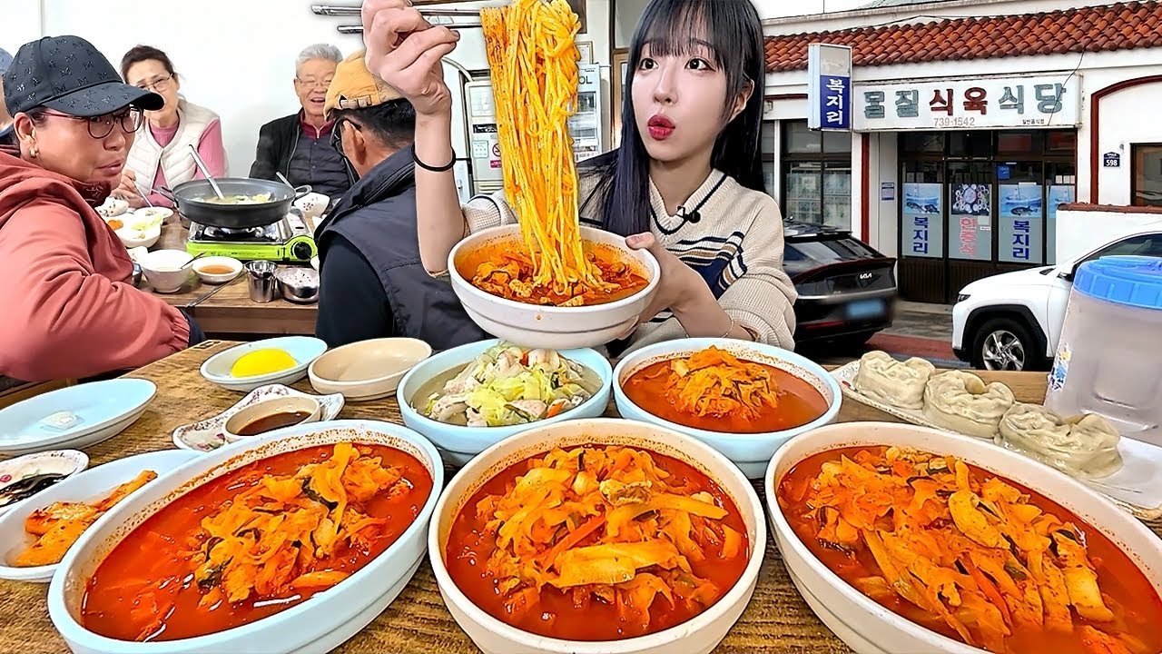 제주5탄) '김치찌개'맛 짬뽕으로 유명한 40년전통 몰질식육식당?🤔 손님들도 놀란 짬뽕 우동 먹방