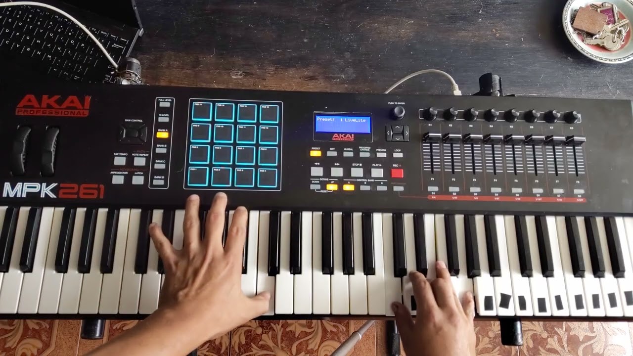 Estudio Czerny No 33 manos juntas primera parte mano de abajo segunda parte Santiago Villavicencio 