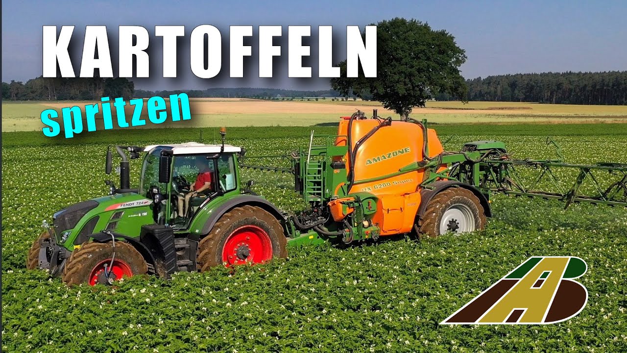 Kartoffelanbau  spritzen mit Traktor Fendt Amazone Spritze Landwirtschaft Potato cultivation Germany