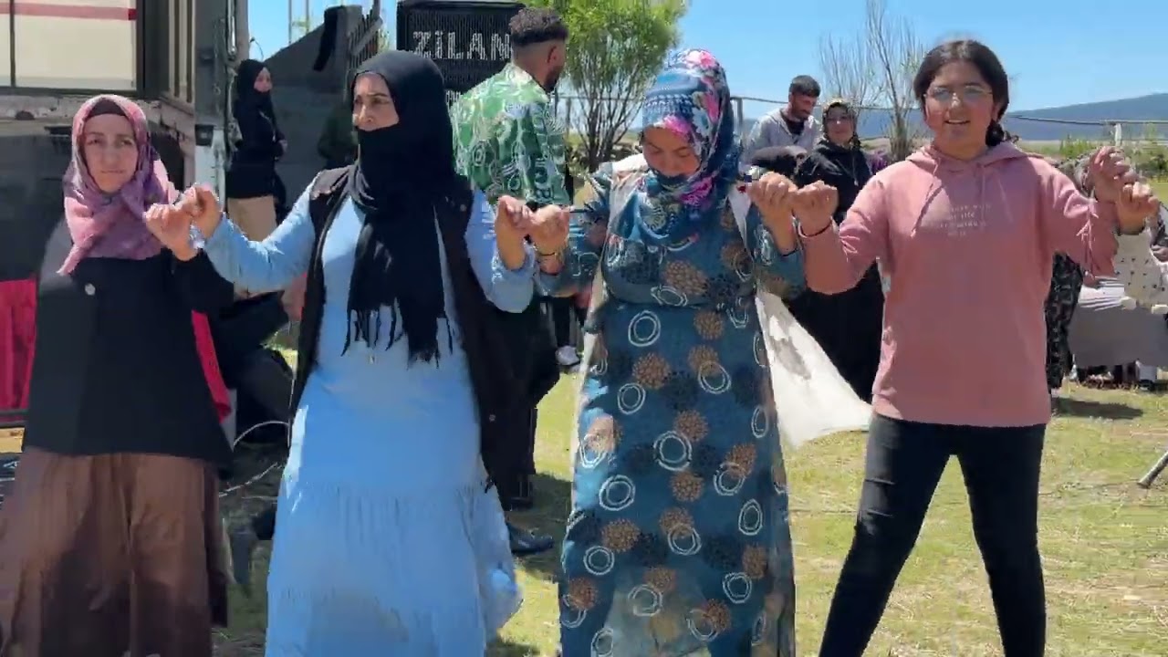 BARBAŞI NENEMİZİN OYNAMASINA HAYRAN KALACAKSINIZ !!! Sarıkamış Alisofu köyü düğünü Zilan müzik