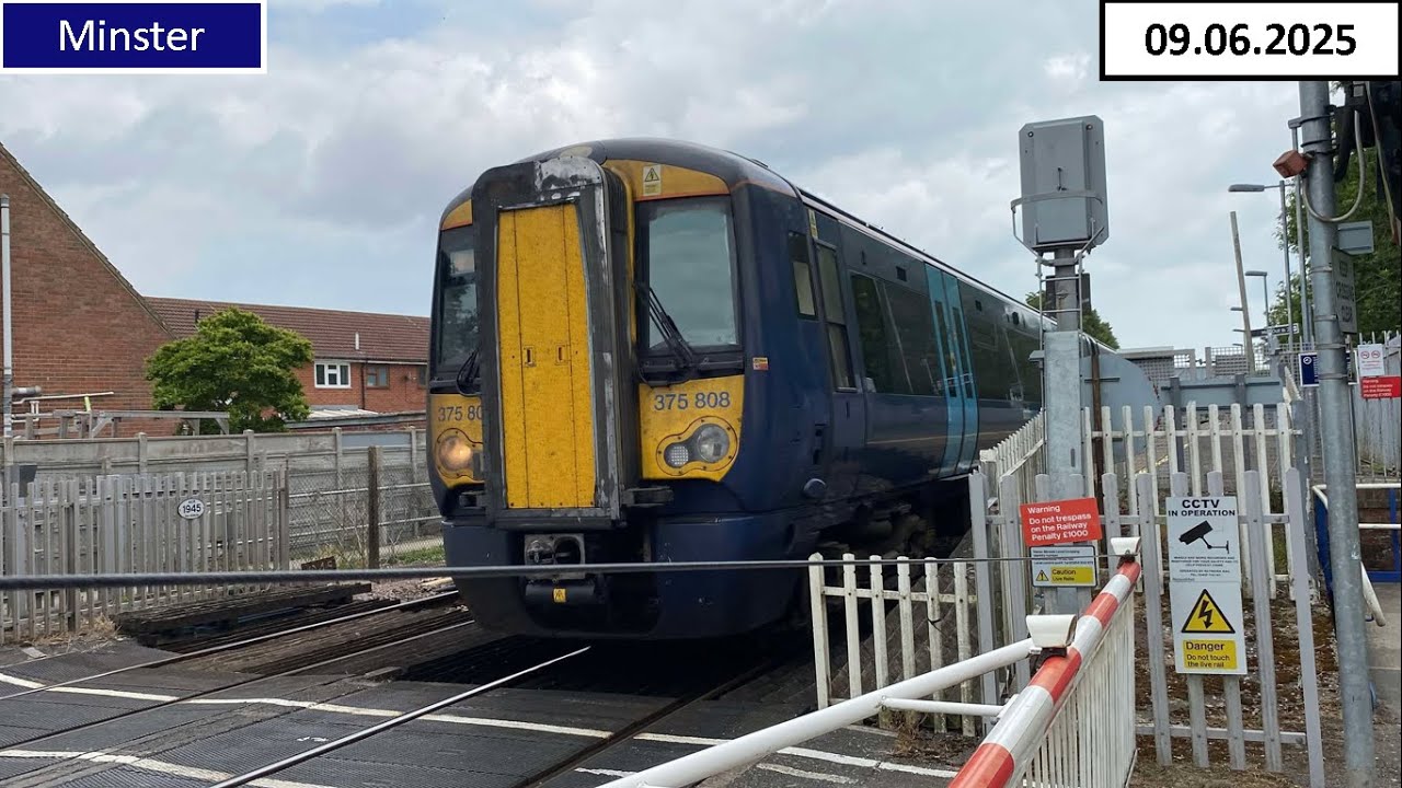 *Delay Raise* Minster Level Crossing - 09.06.2025 ft: @faberoony90