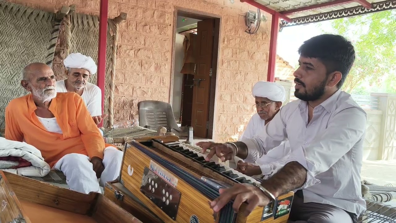 कलाकार जगदीश गोदारा  एवं स्वामी श्री राघवाचार्य जी महाराज 