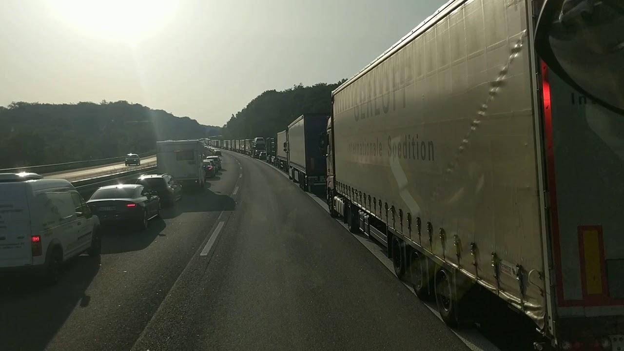 Anfahrt VU BAB 7 - perfekte Rettungsgasse