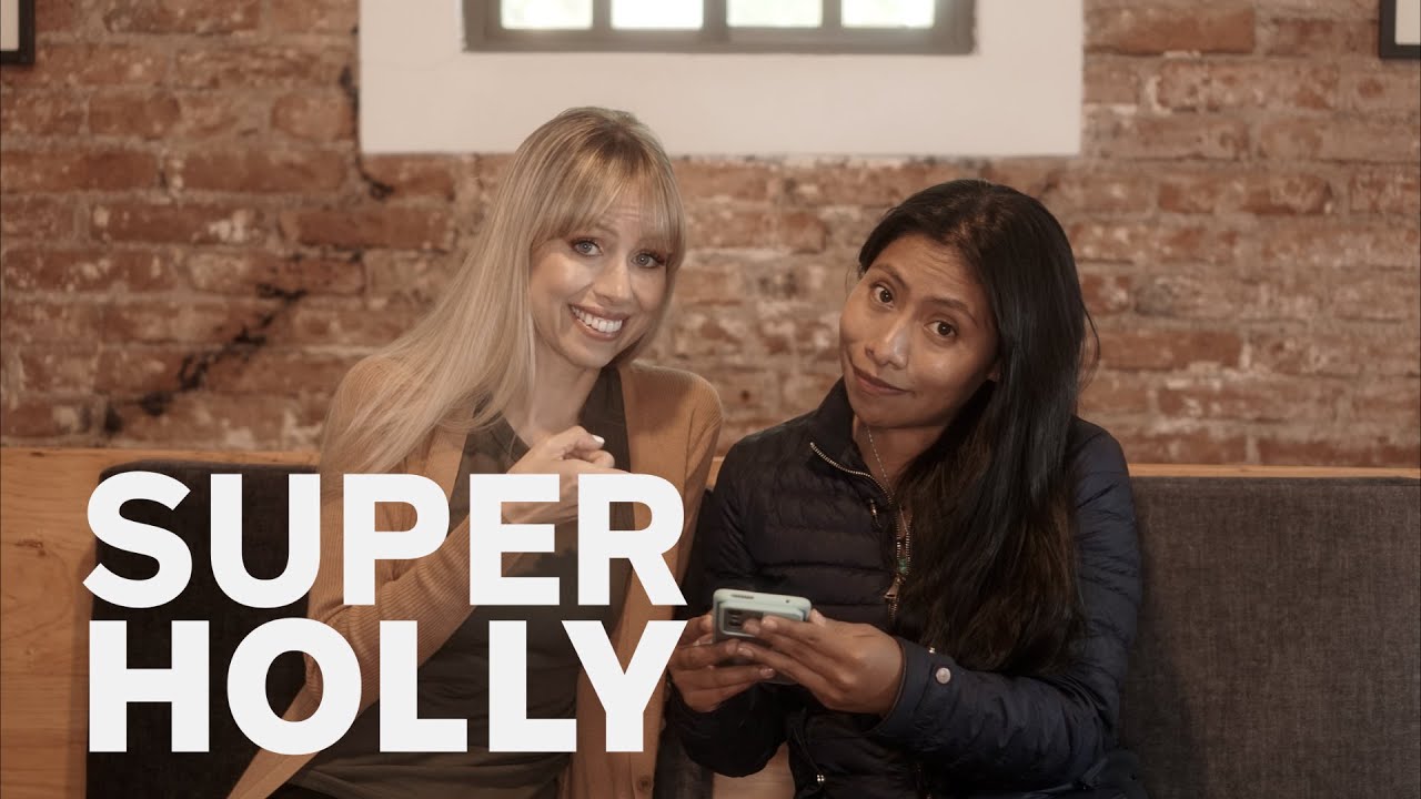 Respuestas sin filtros con SuperHolly - Yalitza Aparicio