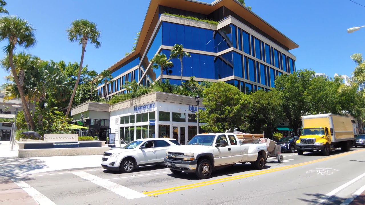 CocoWalk (Coconut Grove)  4K Walking