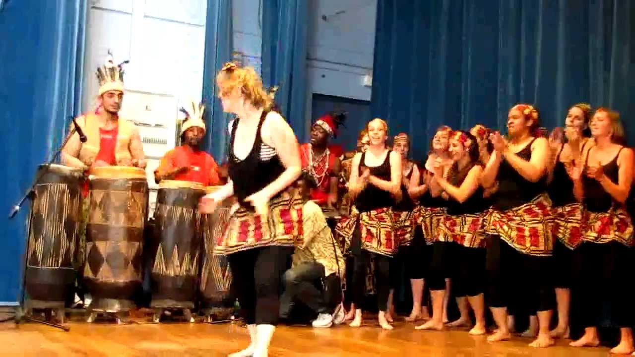 Danse du Congo-Kinshasa avec Kalo Tshiekela sur TV28 (extrait).