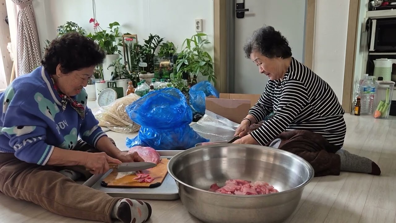 80살시골엄마 동갑내기 엄마와 작은엄마 진국? 홍어회무침 제1탄