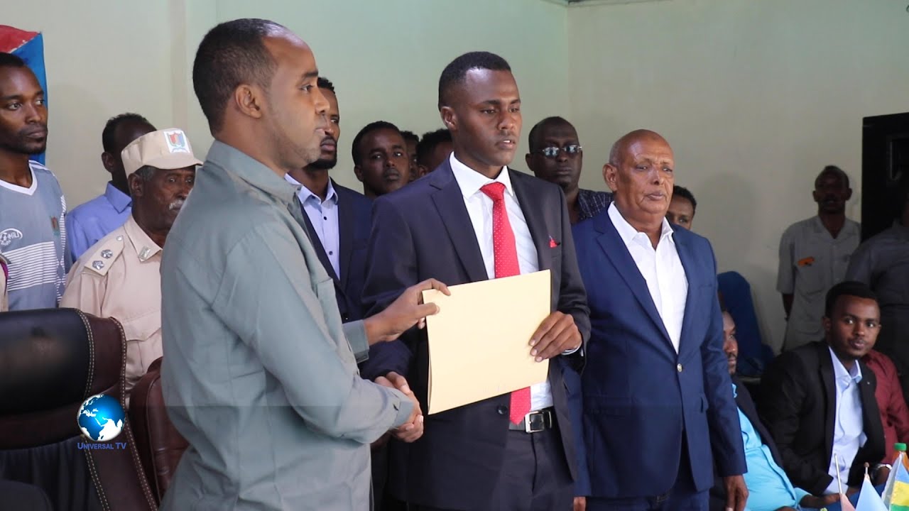 Gudoomiyihii Degmada Wadajir ee Gobolka Banaadir oo xilka wareejiyay