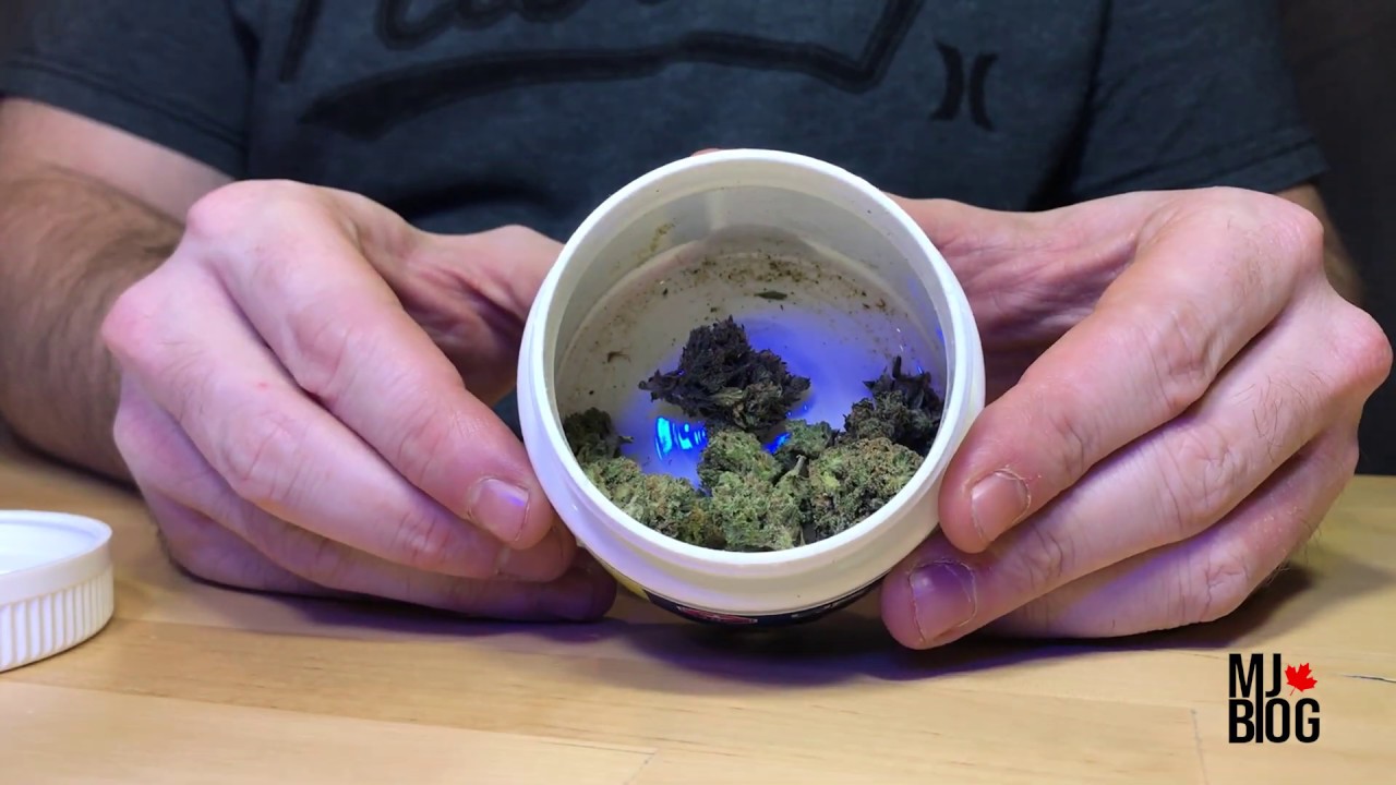 Unboxing of Helios cannabis strain  by Hexo