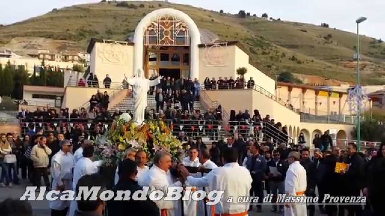 Alcamo, da via John Kennedy la prima processione del Cristo Redentore