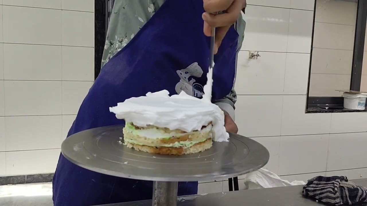 Aaj humne 1 kg kilo ka cake Tod Diya 🎂🎂🎂🎂