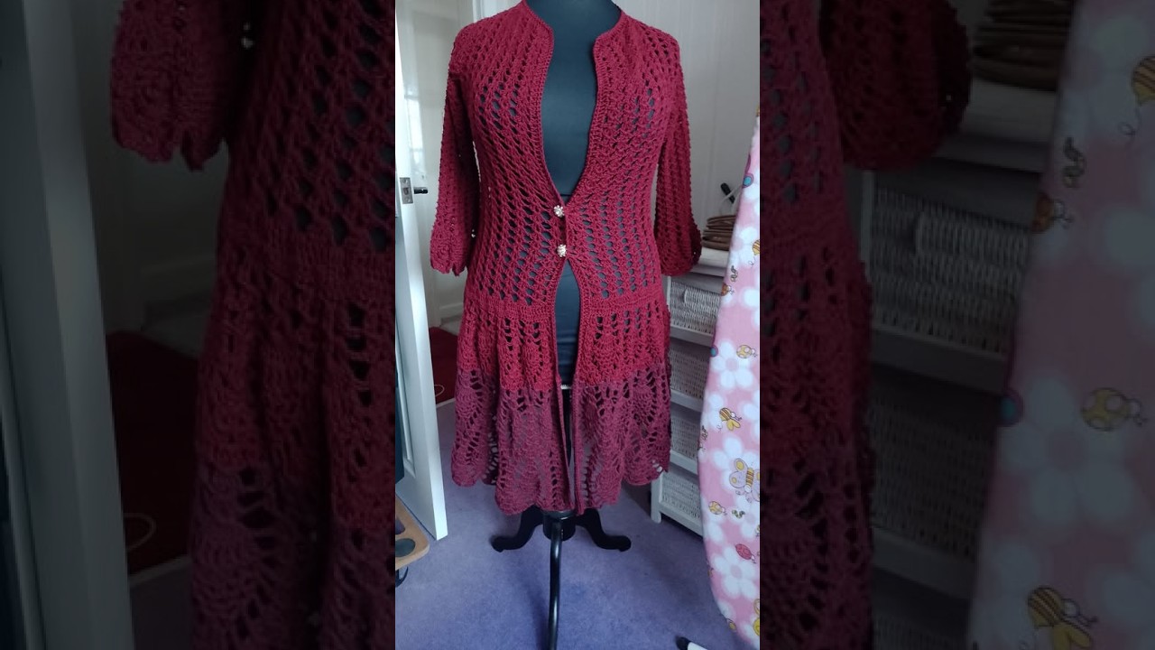Журнал Simply Crochet, 172, Покупки в Wool Warehouse, Чаши с пряжей и готовый кардиган, связанный...