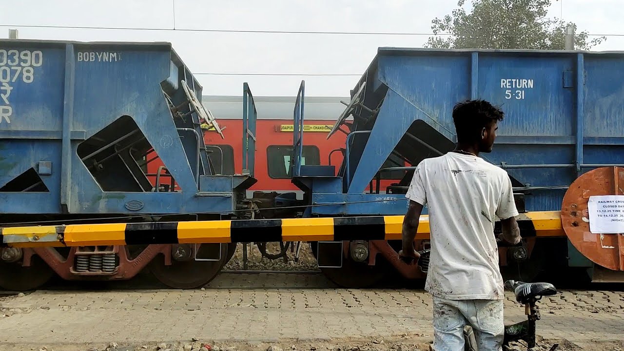Perfect Crossing Trains at Railway Gate | Goods Train vs Express Train | Indian Railways Railgate