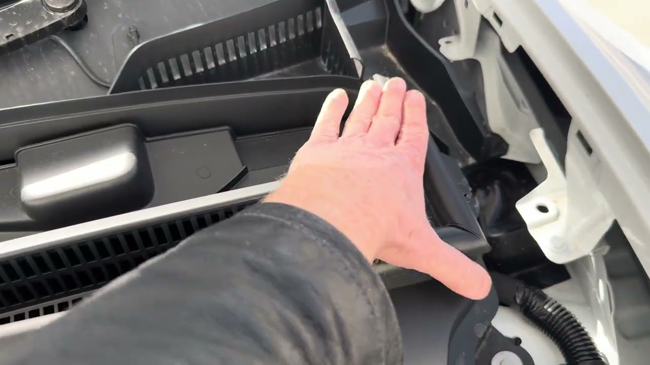 Передний багажник на стандартной модели Tesla Model Y Juniper.