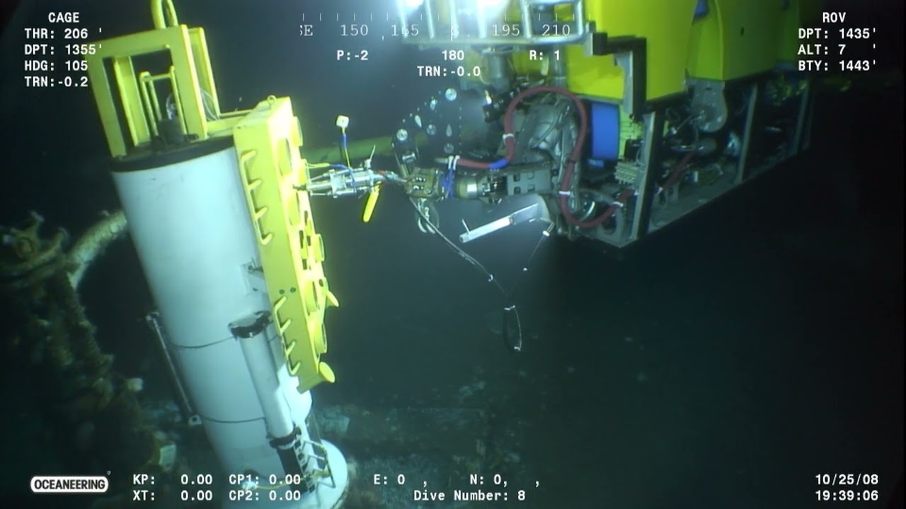 ROV Operando na &Aacute;rvore de natal molhada