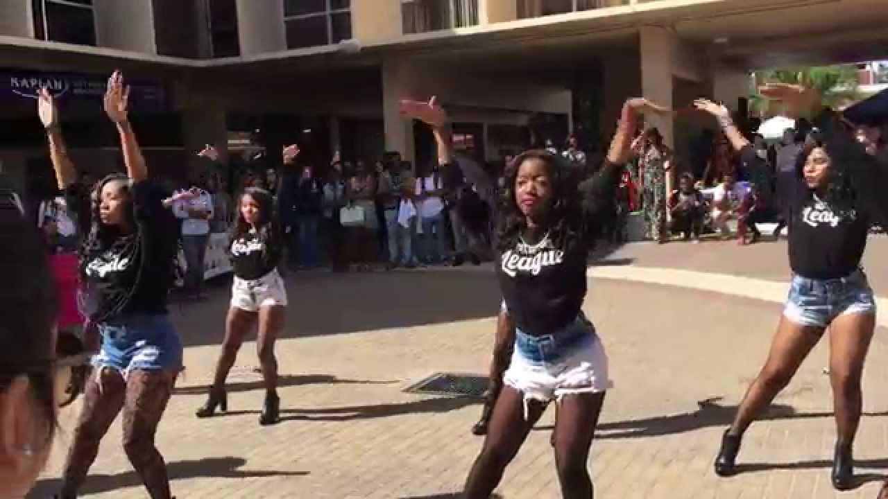 Zeta Omicron Chapter of Alpha Kappa Alpha Sorority Inc. Fall Week Yard Show