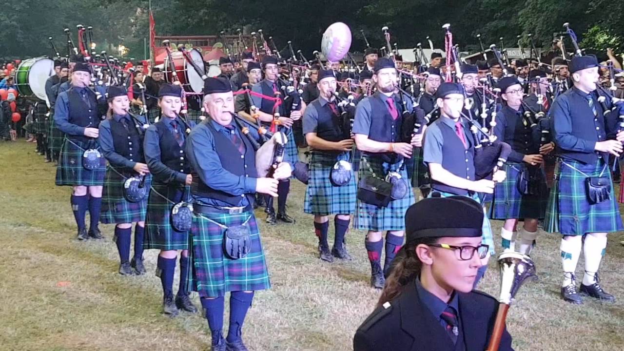 Einmarsch der Massed Band Trebsen 2016