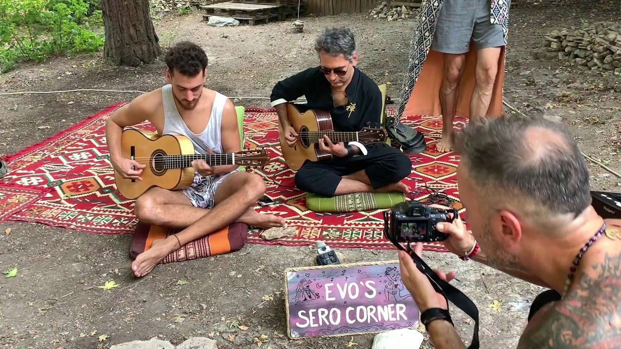 Tadımlık Tavsiyeler - 2 Gitaristin Doğaçlama halinde iletişimi