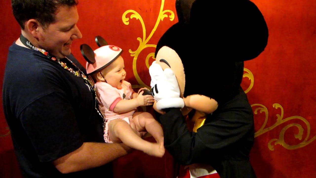Rowan meeting Mickey!!