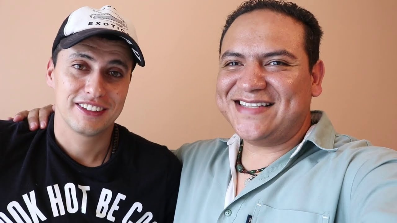 Le llevé su primer pitón reticulado a David Assad (Quiere que sea la más grande de México).