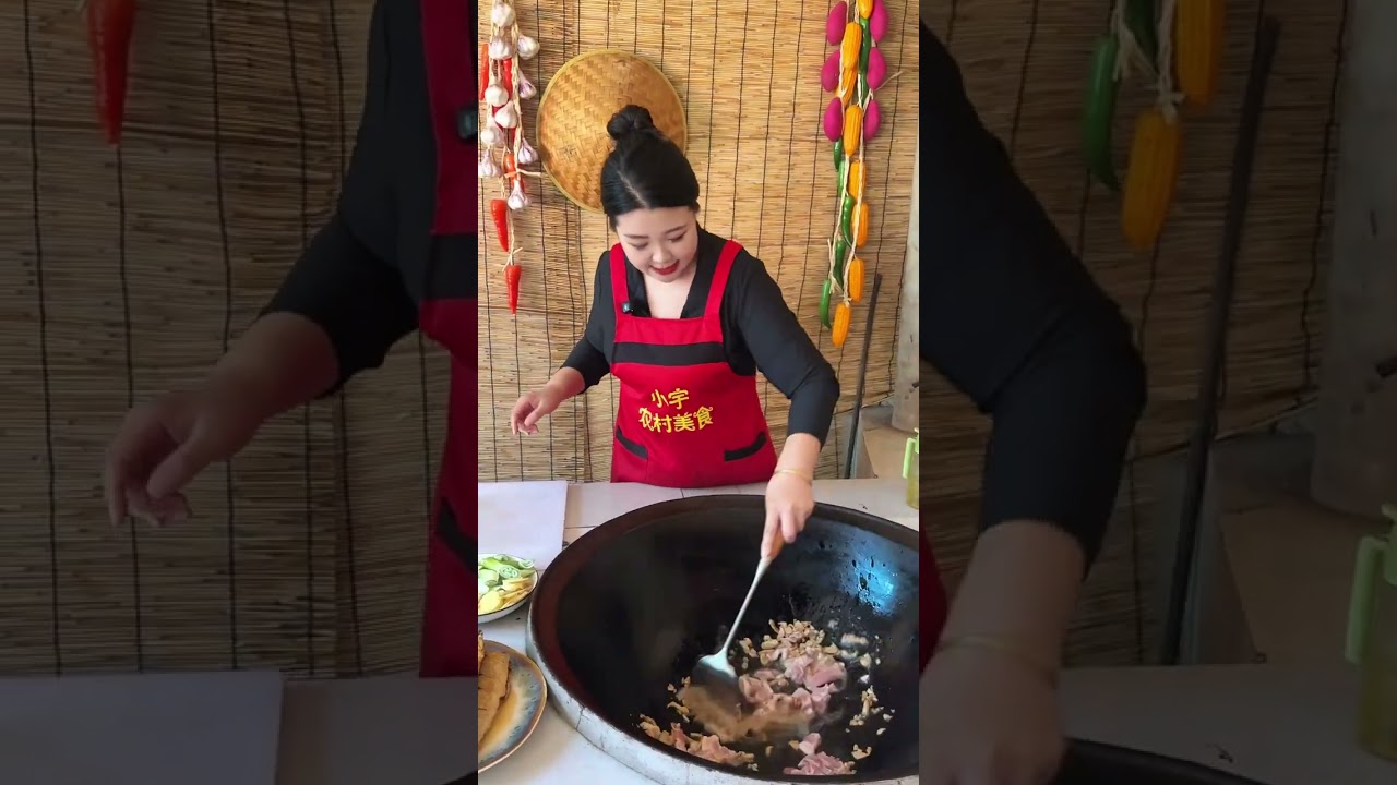 可惜你不是河北人，不知道这干豆角炖鲅鱼有多香，尤其是配上这棒子面饼卷小葱才是灵魂，这饭吃着没个饱，山珍海味都不换！#我的乡村生活 #地方特色美食#抖音美食创作人  #新农人计划 #抖音美食推荐官