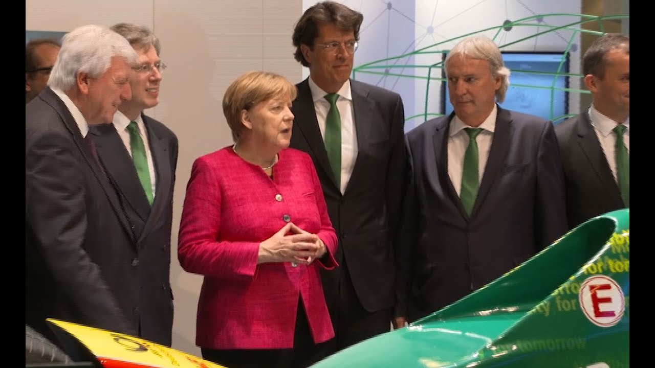 IAA 2017 – Bundeskanzlerin Angela Merkel besucht Schaeffler [Schaeffler]